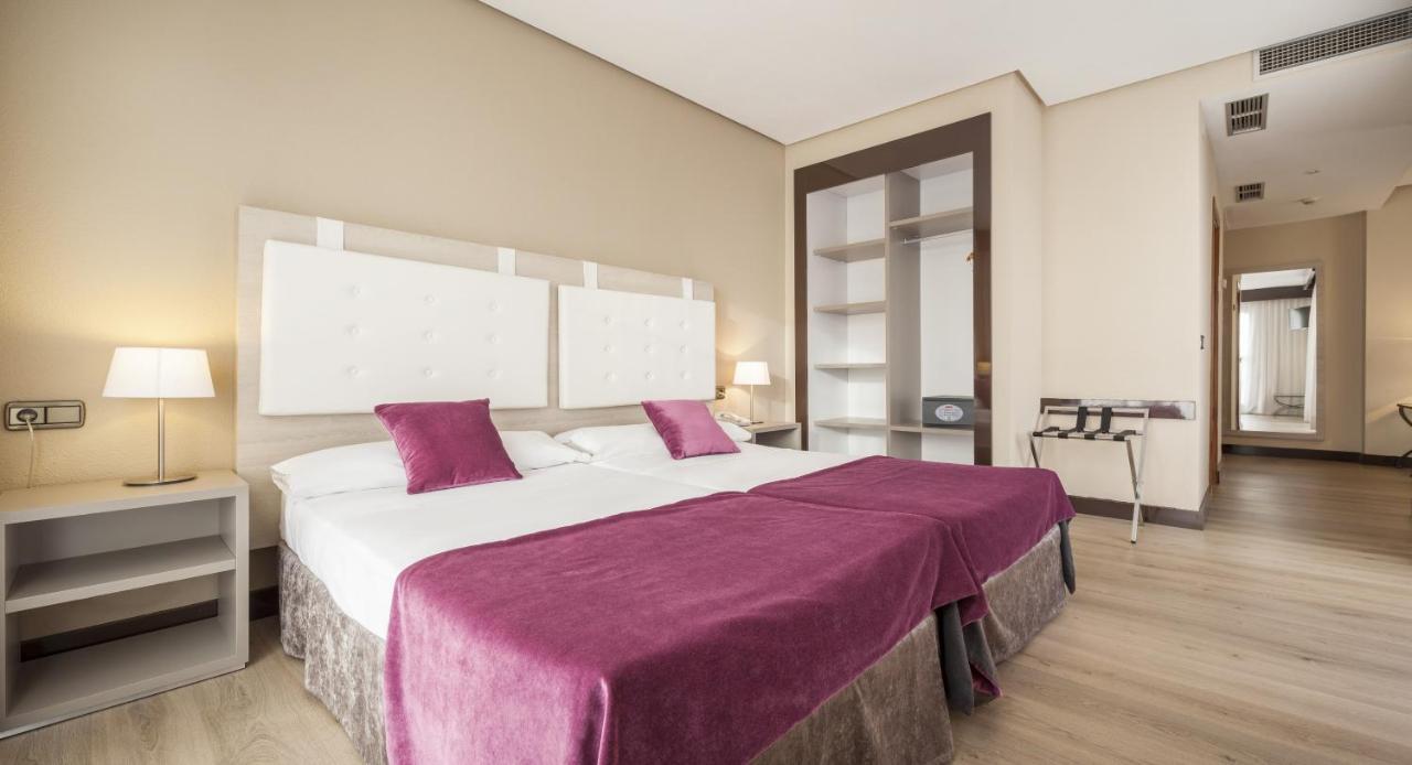 Ilunion Golf Badajoz Hotel Exterior photo