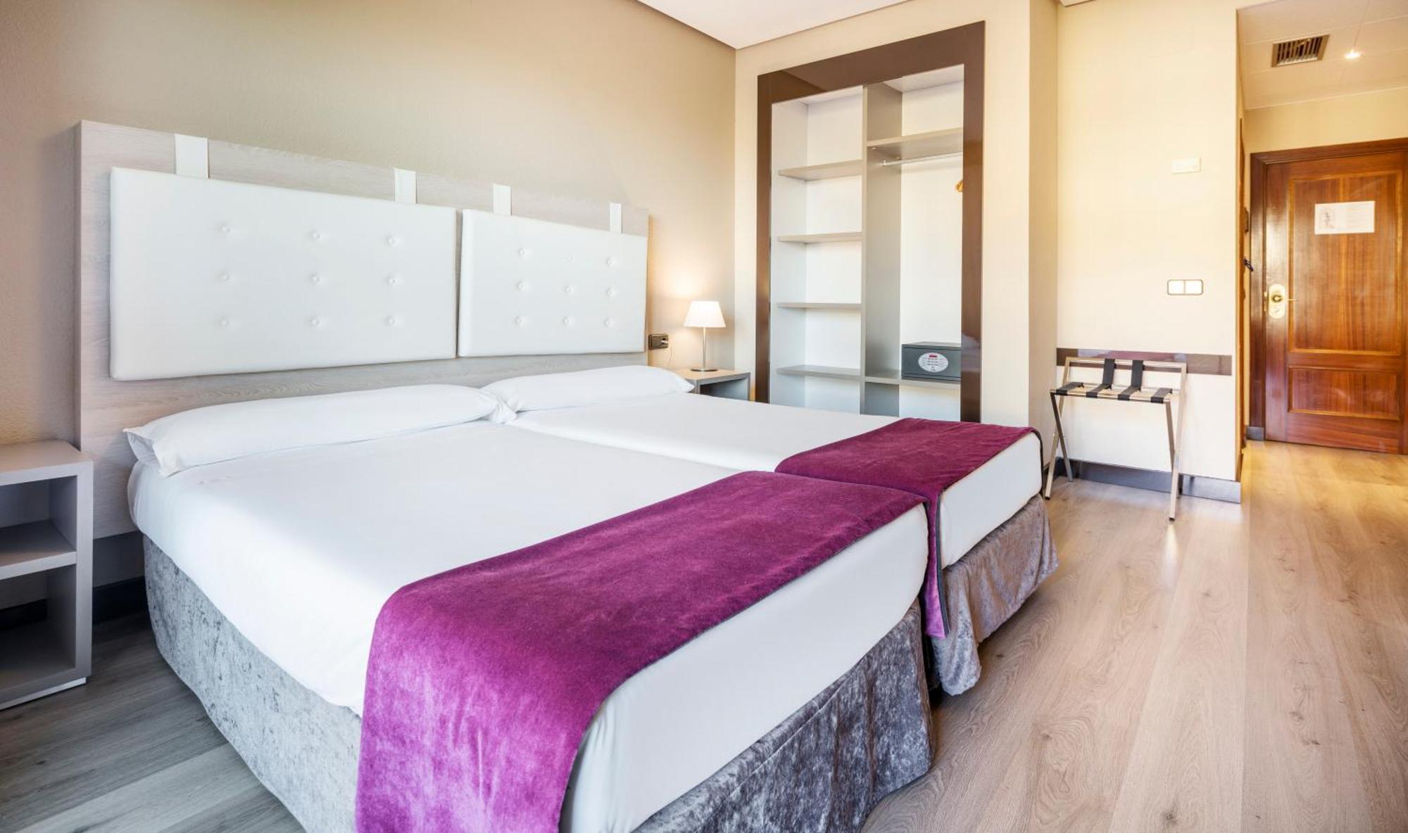 Ilunion Golf Badajoz Hotel Exterior photo